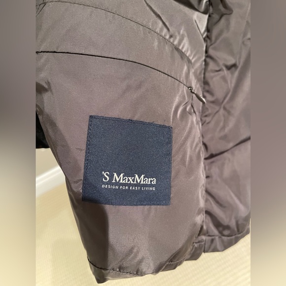 ‘S MaxMara down jacket with rabbit fur inside the hood. - Picture 4 of 13